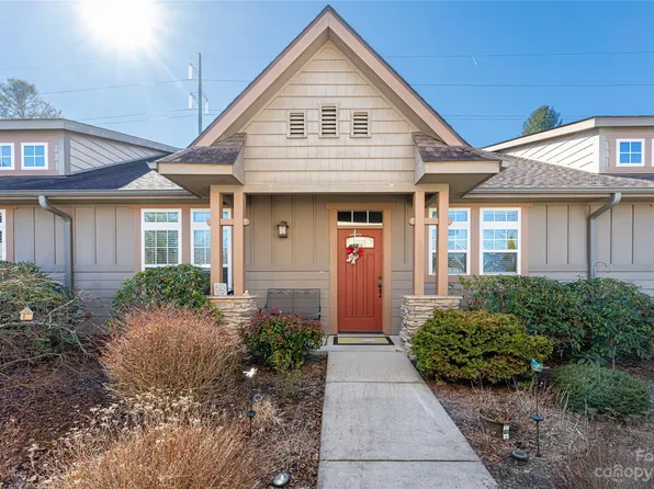 23 Foxtail Ct, Hendersonville, NC 28792