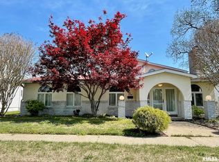 105 E 10th St, Metropolis, IL 62960