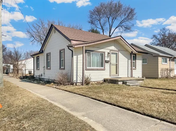 29056 Beechwood St, Garden City, MI 48135