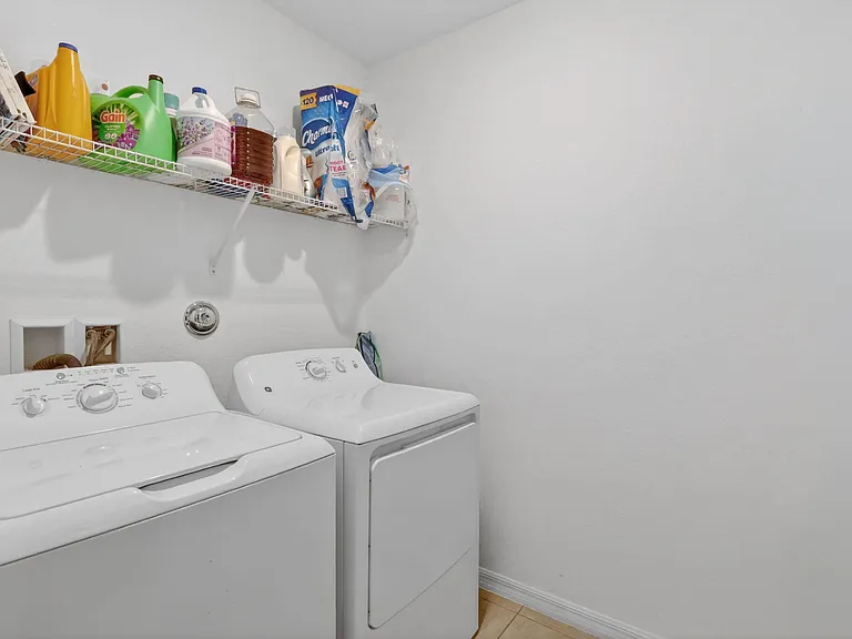 4954 Armina Pl — Photo 32