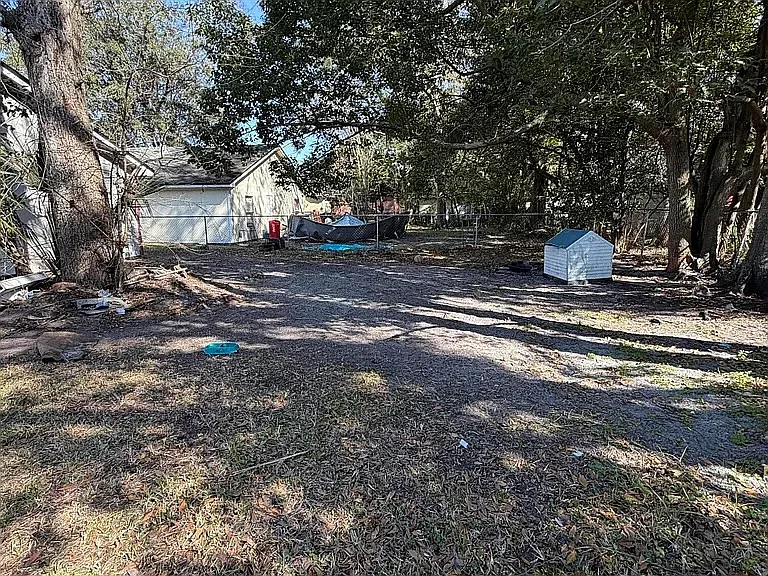 4 bed, 1384 sqft, $1,850 — Photo 4