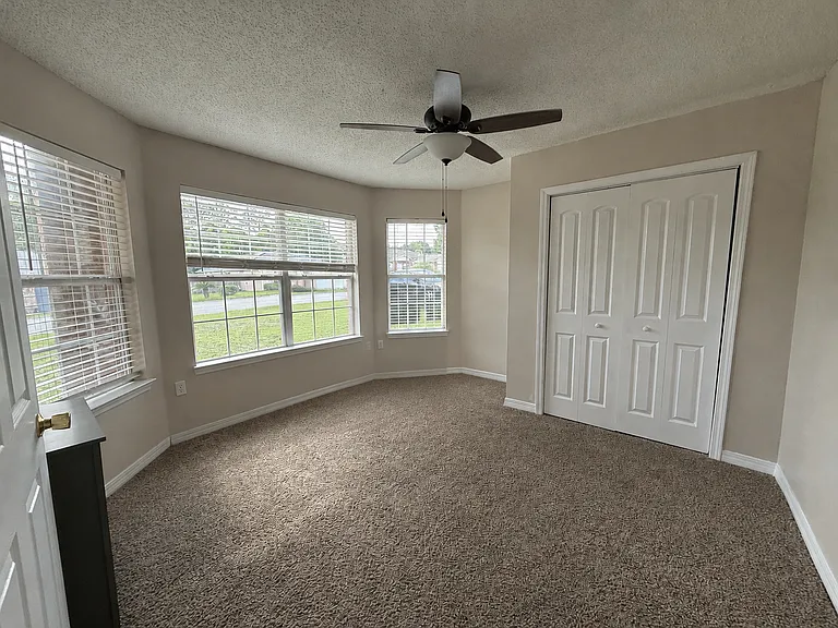 275 Limestone Cir — Photo 5