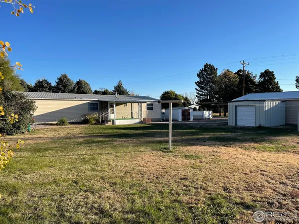 282 6th St, Stratton, CO 80836