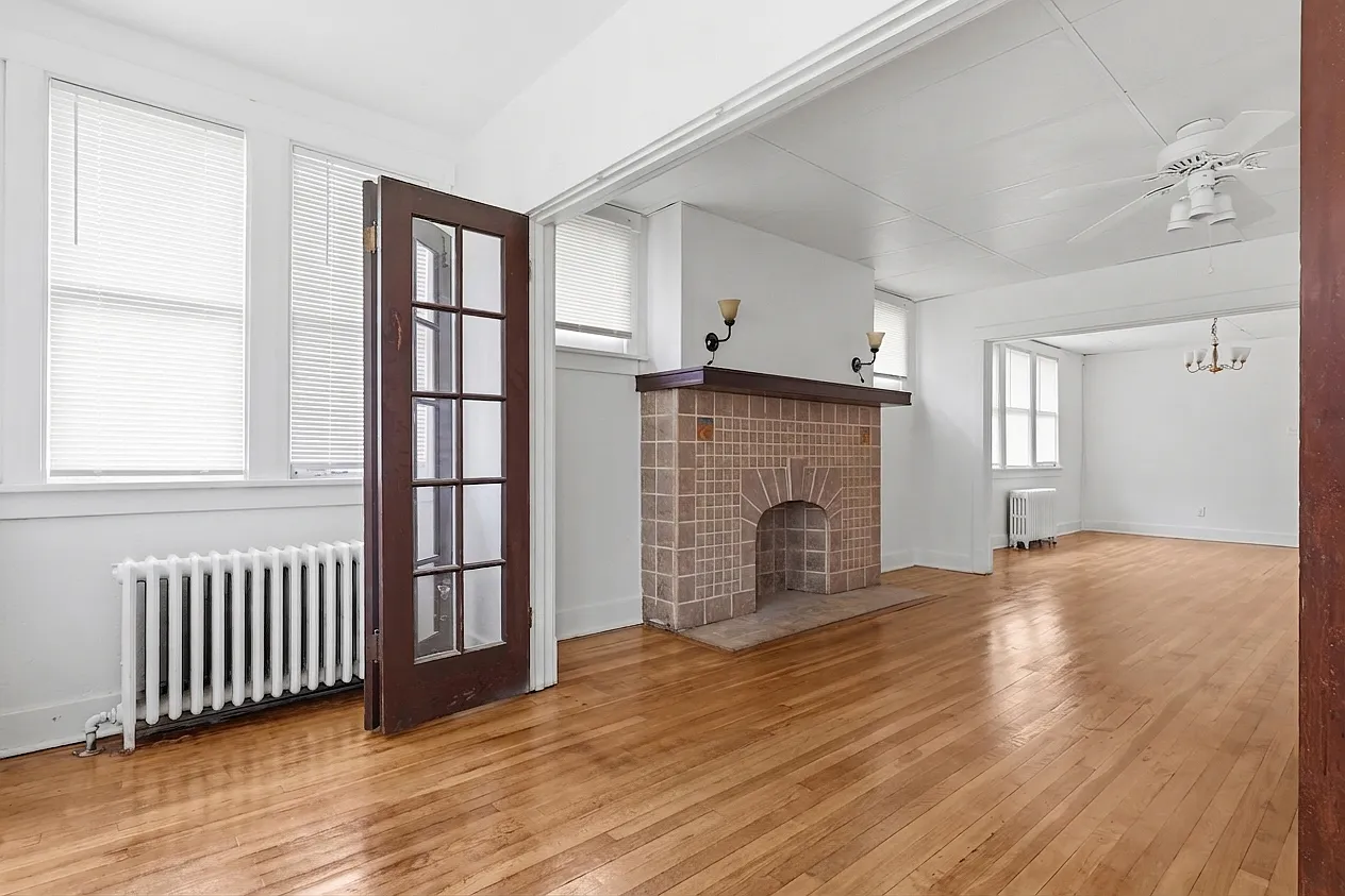 3 bed, 1300 sqft, $1,650 — Photo 2