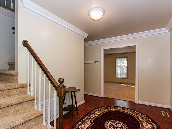 5th image of 1 Cowles Cir