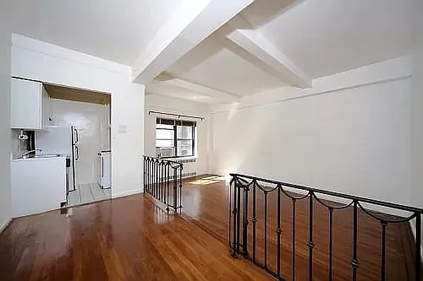 Rented by Bank Neary | media 2
