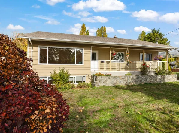 586 Normandy Rd, Saanich, BC V8Z 3J2