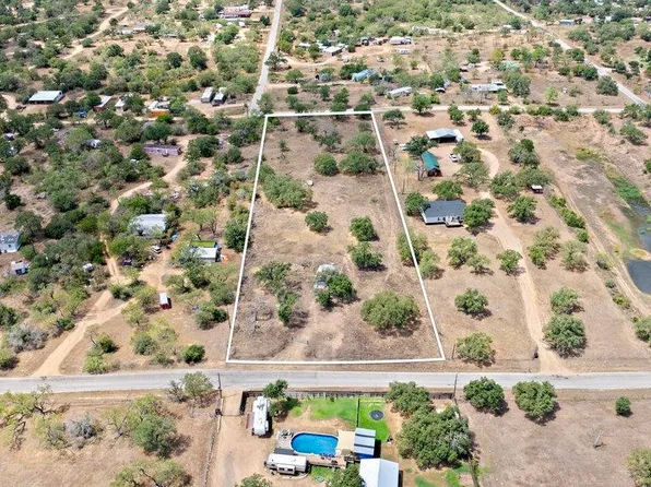 585 Wood Forest Road, Kingsland, TX 78639
