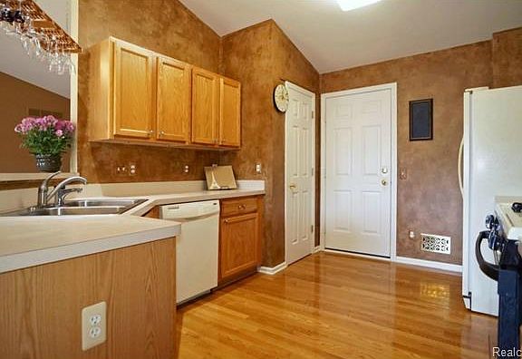 4th image of 6415 Oakhurst Dr