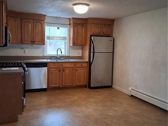 3rd image of 381 Old River Rd APT 3