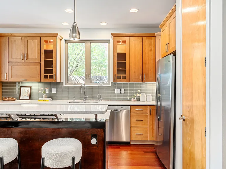 2155 S Logan St #2155 — Photo 16