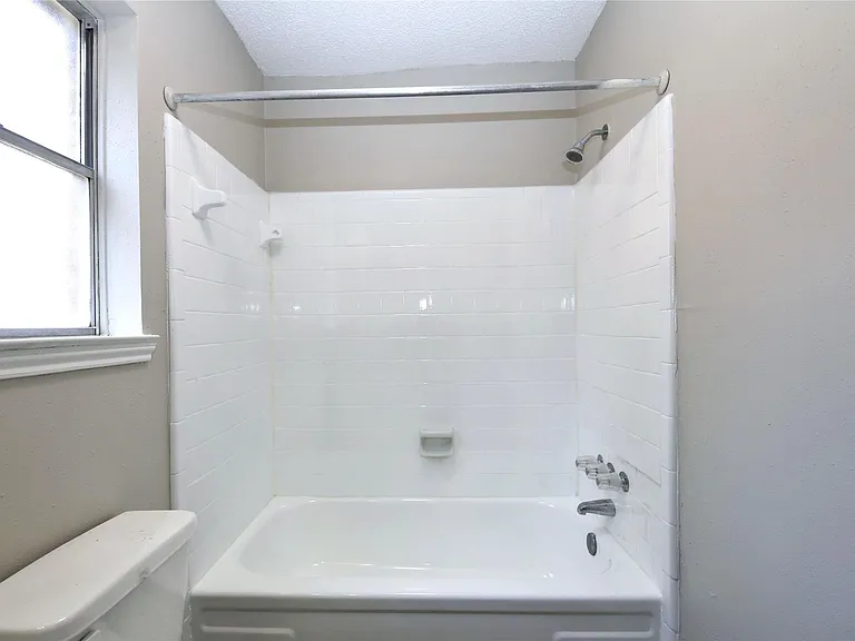 7814 Barnhill Dr — Photo 18