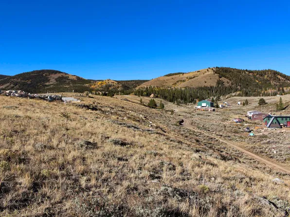 15 Ridge Rd, Centennial, WY 82055