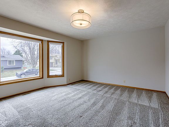 5th image of 13906 Jennifer Rd
