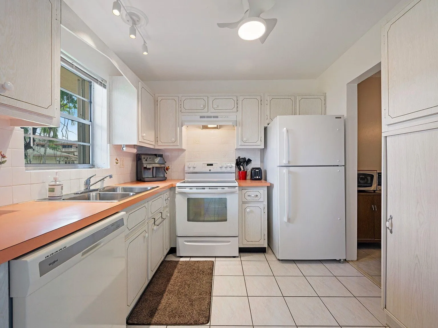5300 Washington St — Photo 2