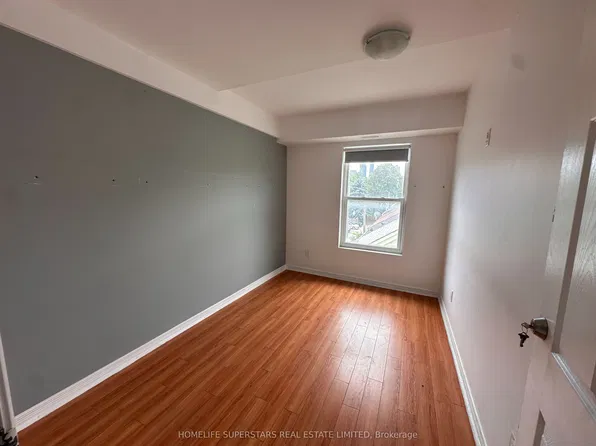 38 Kensington Pl #206, Toronto, ON M5T 2K4