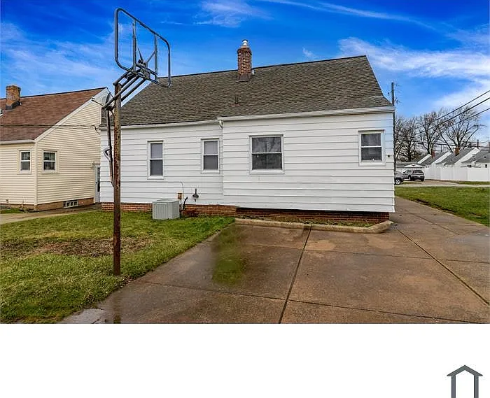 12328 Grannis Rd — Photo 11