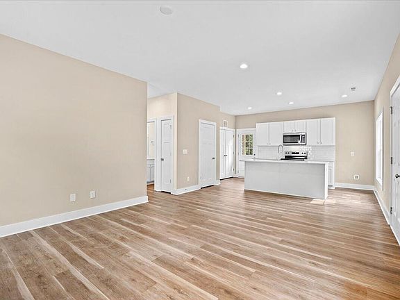 3rd image of 324 Chartres St