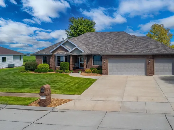 461 S Deer Creek Pl, Columbus, NE 68601