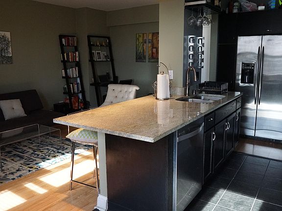 5th image of 1211 N La Salle Dr #8