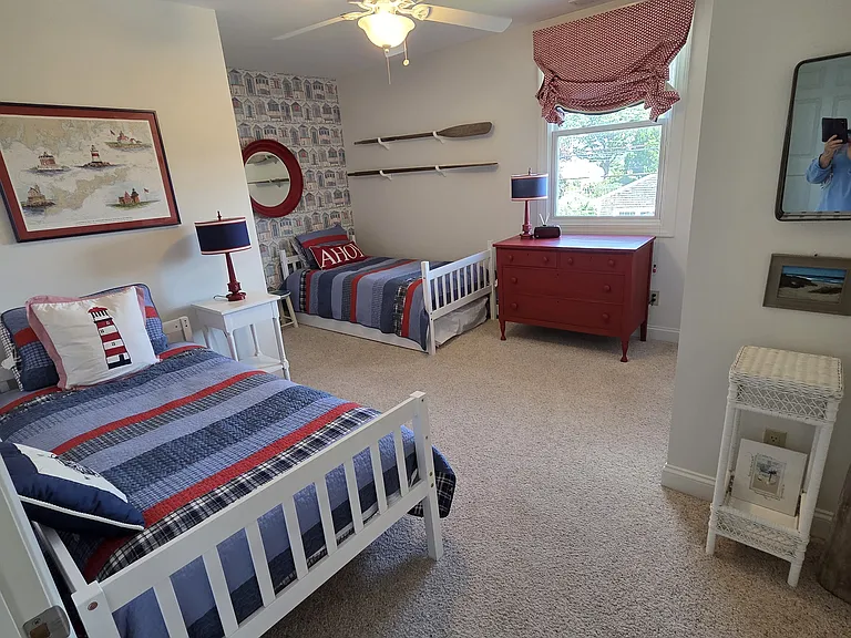 twin bedroom