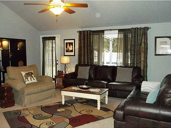4th image of 3934 Hillside Dr
