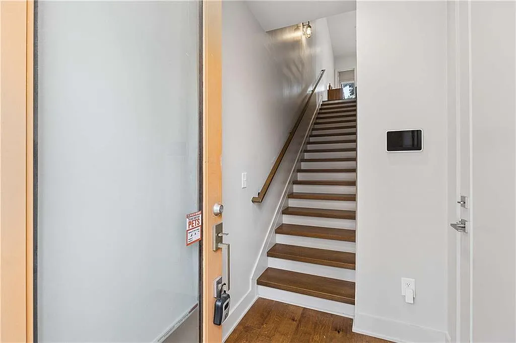 3 bed, 3.5 bath, 1915 sqft, $4,500 — Photo 4