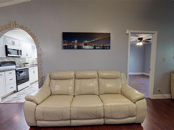 5th image of 823 Post Oak Cir