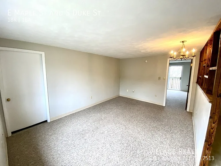 E Maple St — Photo 20