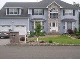1023 Summit Woods, New Windsor, NY 12553
