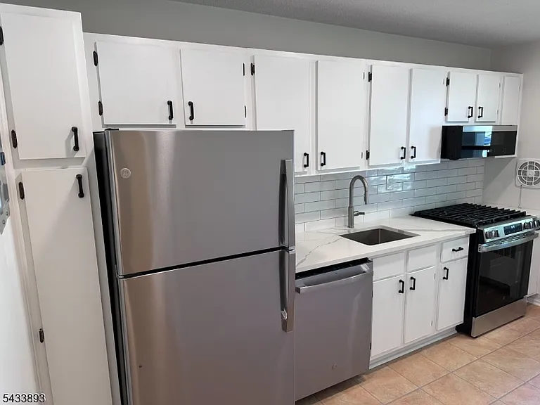 57B Sandra Cir #4 — Photo 8