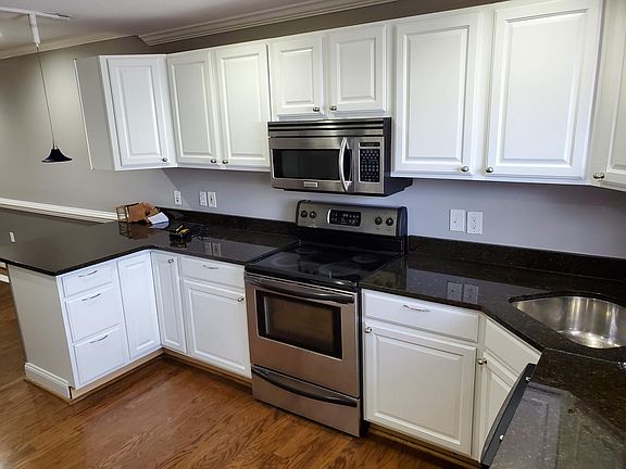 3rd image of 109 N Bradford St