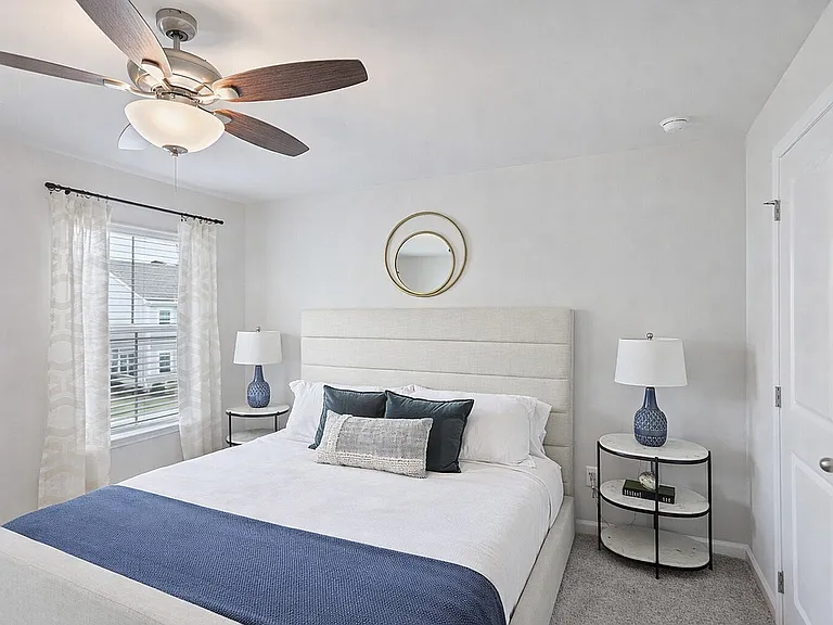 Secondary Bedroom with celiing fan