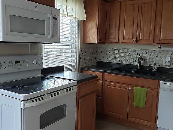 3rd image of 3036 S Lincoln Ave