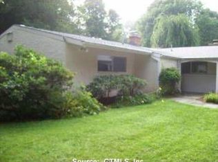 4 Vernon Ct, Woodbridge, CT 06525