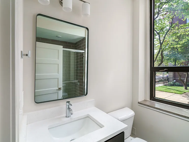 875 Michigan Ave — Photo 35