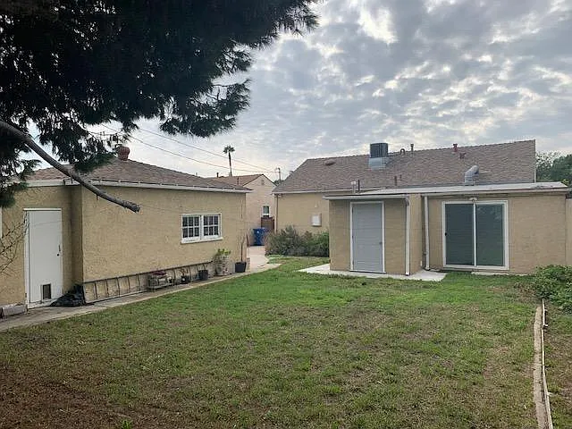 8624 Lilienthal Ave — Photo 35