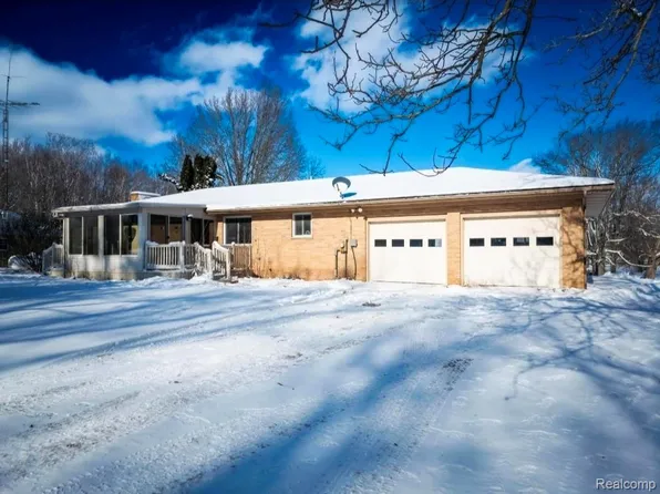 18820 Dexter Trl, Gregory, MI 48137