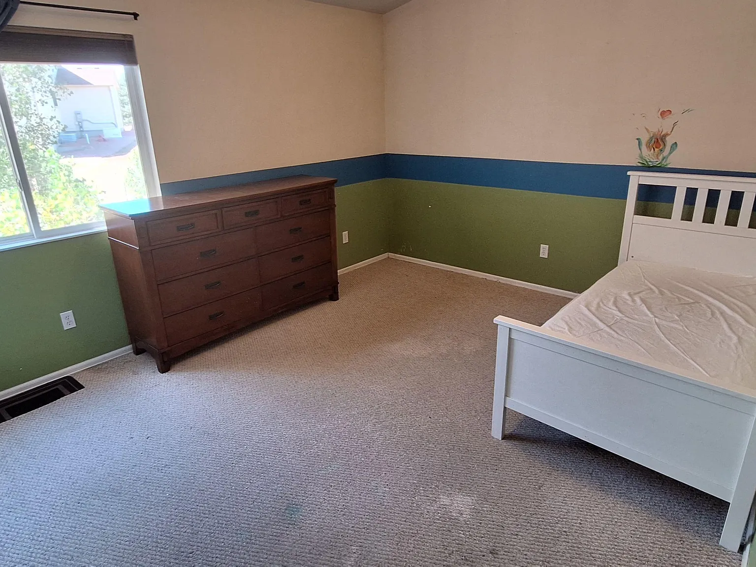4 bed, 3.0 bath, 3800 sqft, $1,334 — Photo 3