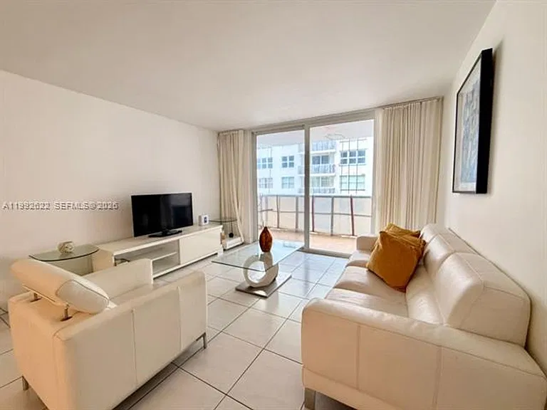 6039 Collins Ave #1506 — Photo 5