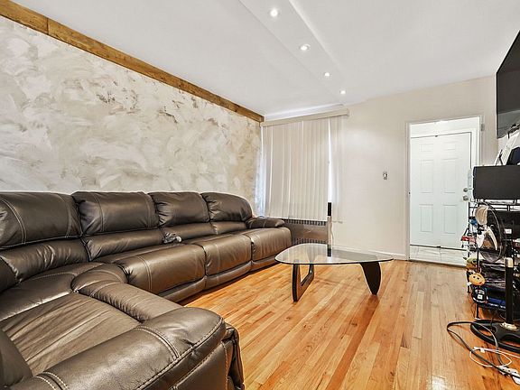 3rd image of 1272 E 52nd St