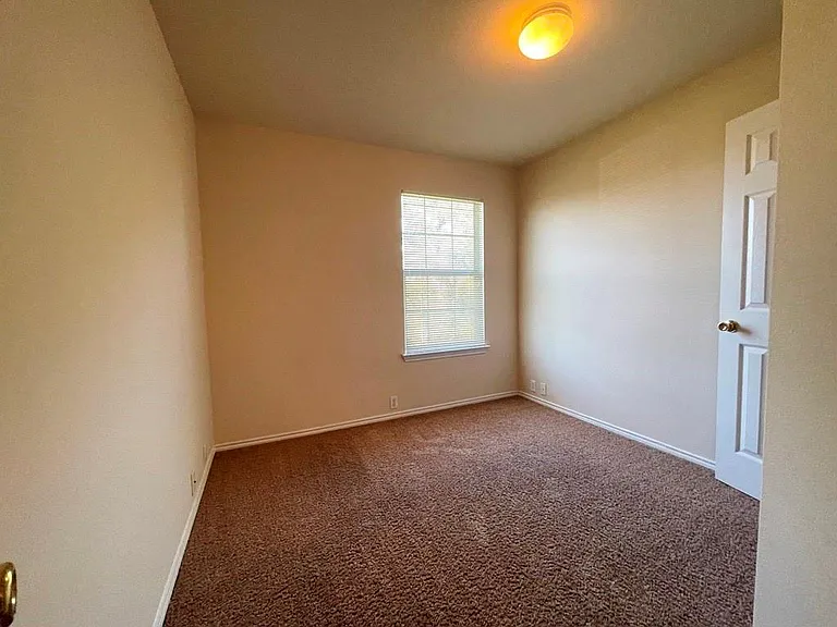 251 Utterback #B — Photo 18