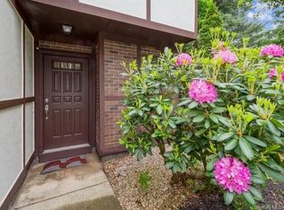 15 Sunstone Dr, Poughkeepsie, NY 12603