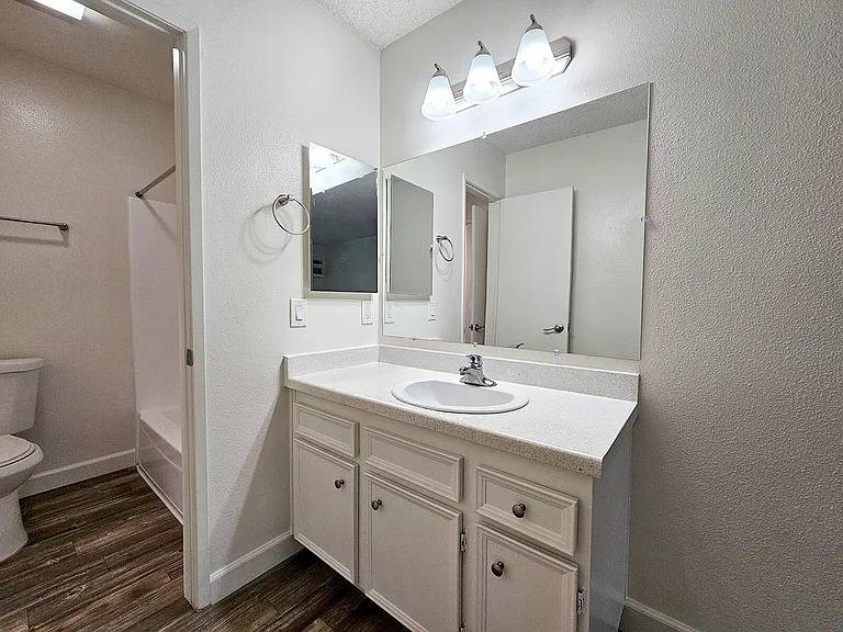 Lake Meadows Apartments — Photo 54