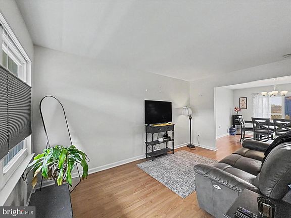 3rd image of 2941 Robin Rd