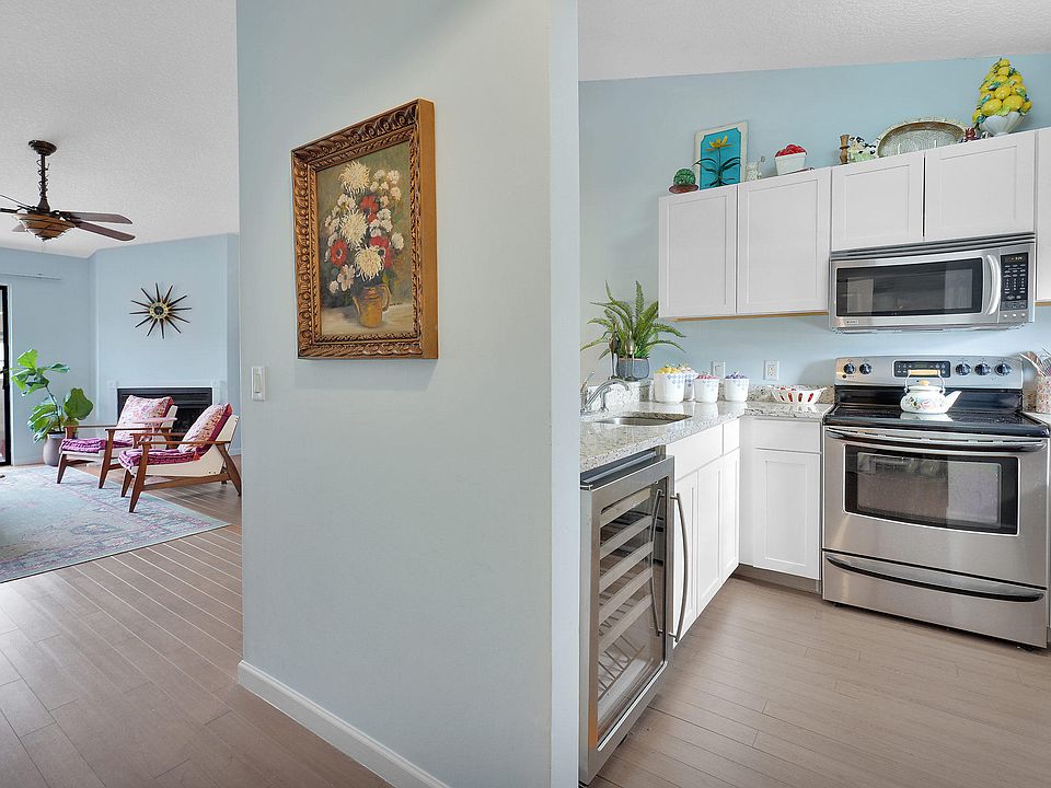 1st image of 154 Governor St #204