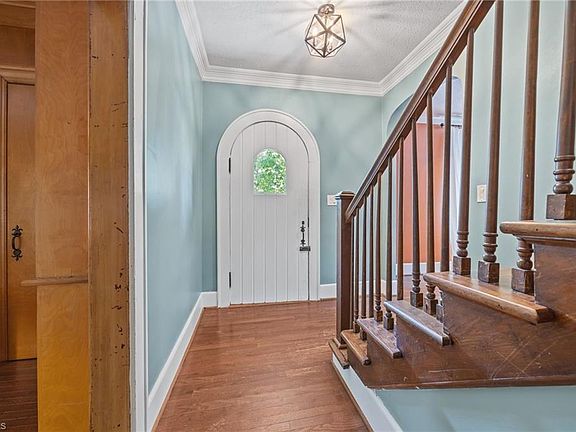 18th image of 224 W Colonial Dr