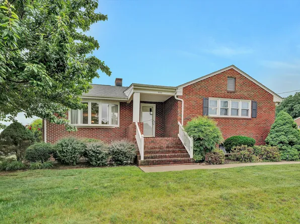 8122 Deer Branch Dr, Roanoke, VA 24019