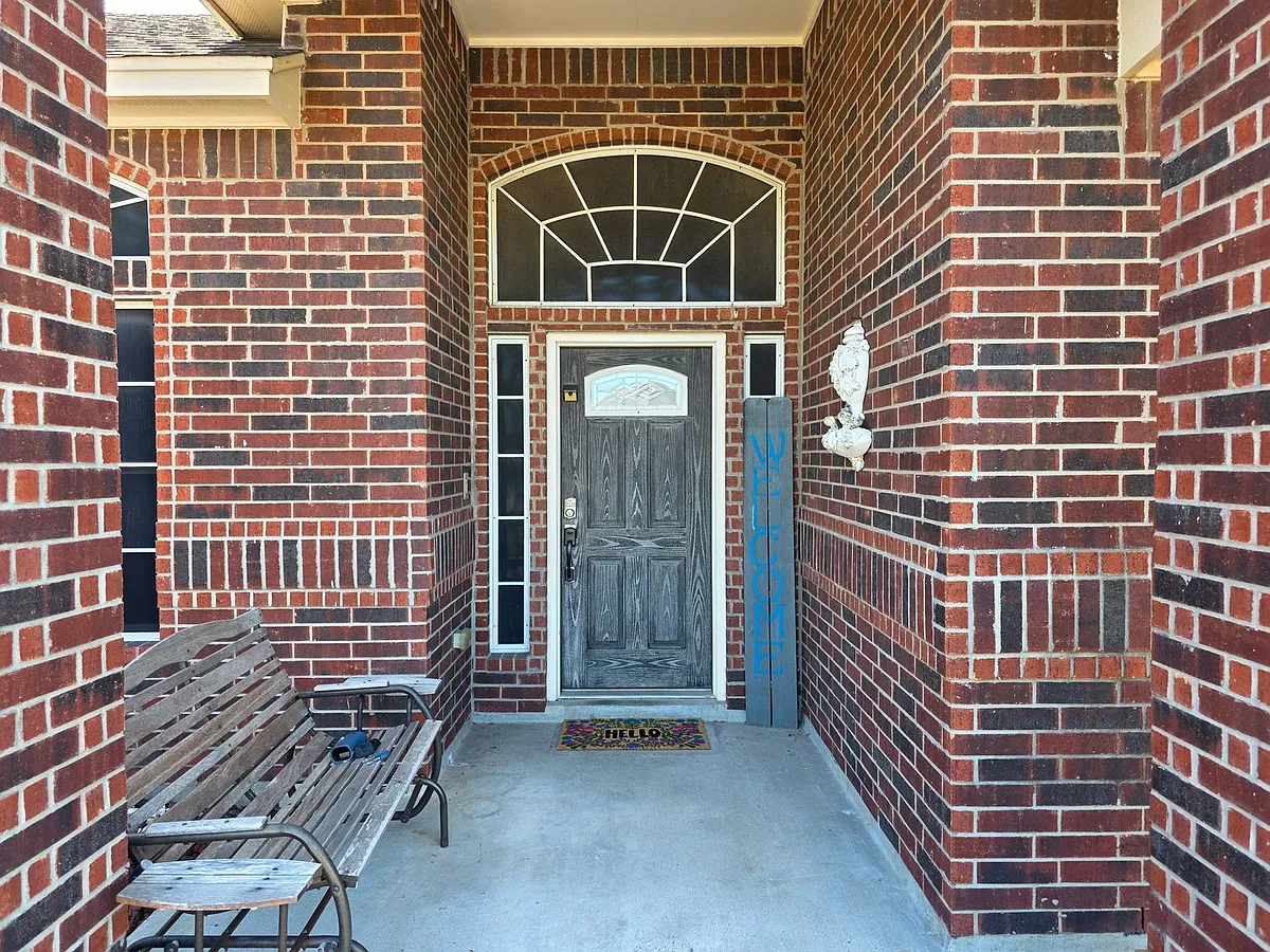 Building Photo - 2621 Bruin Dr
