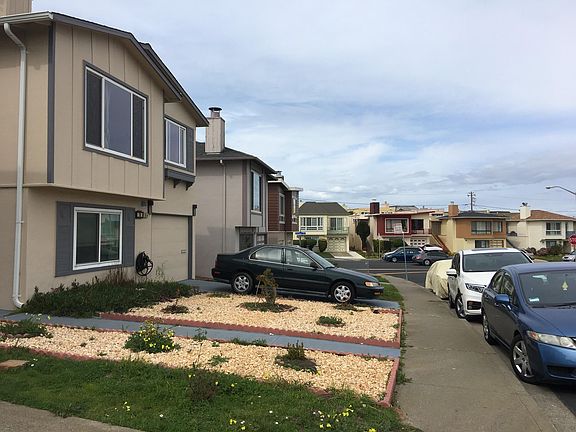4th image of 10 Edgemont Dr #A